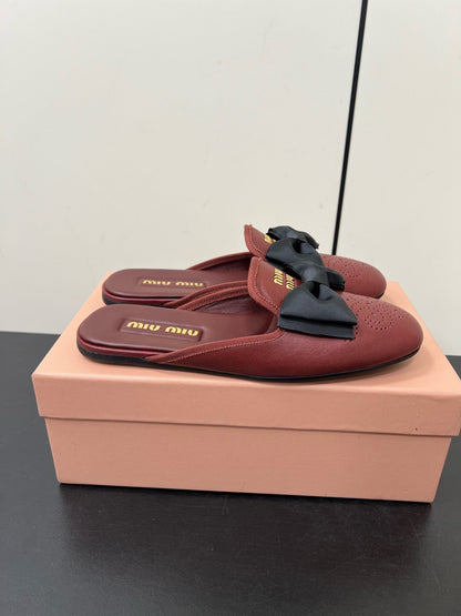 BOW MULES IN RED BROWN SHEEPSKIN