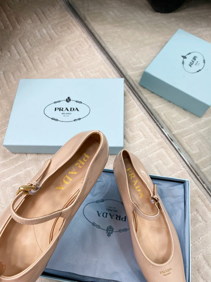 MARY JANE FLATS SQUARE TOE IN BEIGE PATENT SHEEPSKIN
