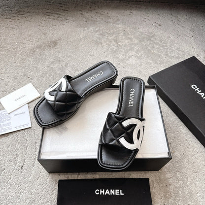 SLIPPERS IN BLACK CALFSKIN QUILTED