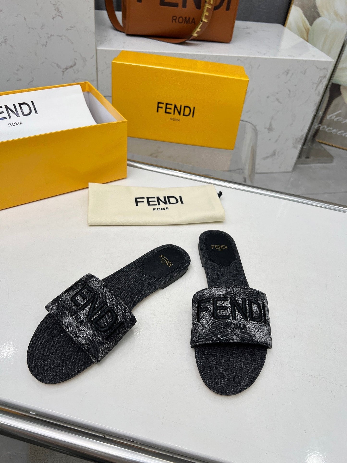 FF 5 BLACK CANVAS SLIDE