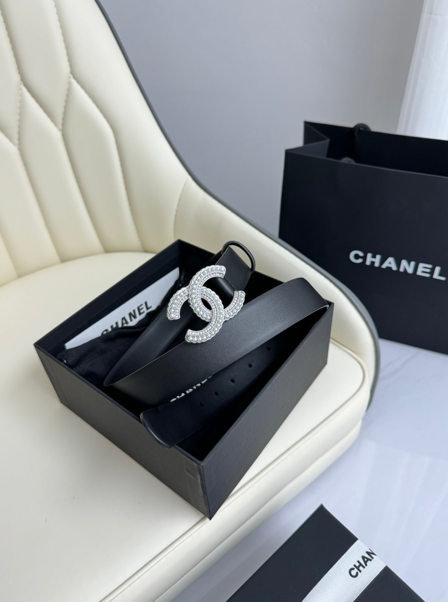 CC BELT 30MM IN BLACK SMOOTH CALFSKIN SILVER HARDWARE ATTACH PEARLS
