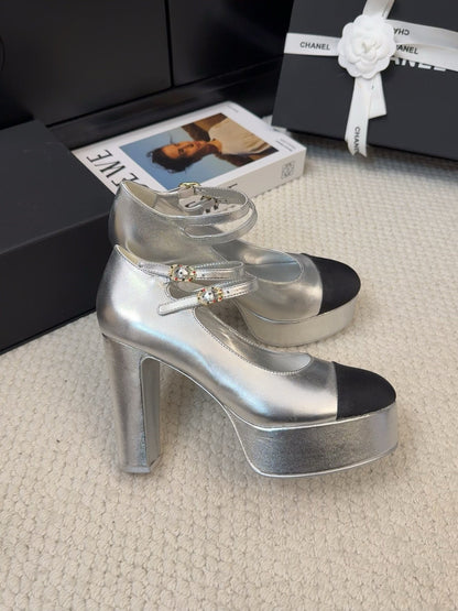 FLATFORM SANDAL IN SILVER CALFSKIN AND BLACK FABRIC