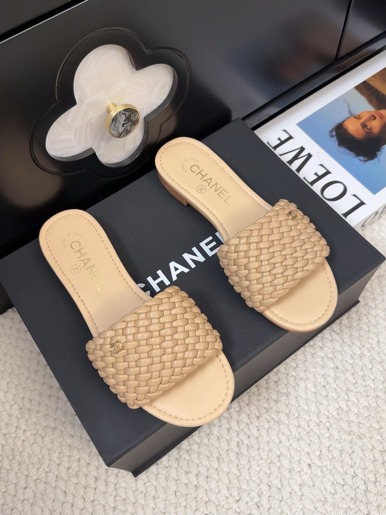 FLAT SLIDES IN FLAX YELLOW LAMBSKIN