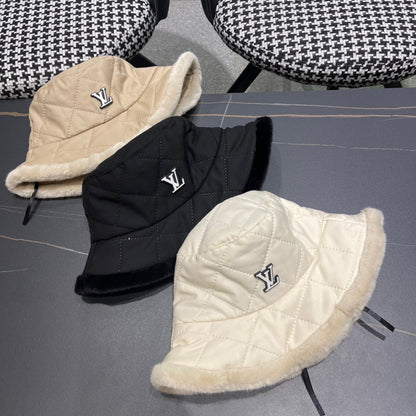 KNITTED BUCKET HAT IN BEIGE COTTON AND LAMB FUR 420922