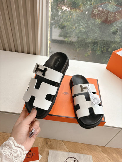 CHYPRE SANDAL IN WHITE CALFSKIN