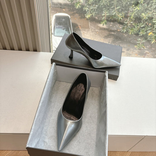HIGH PUMPS IN RHINO GRAY PATENT CALFSKIN