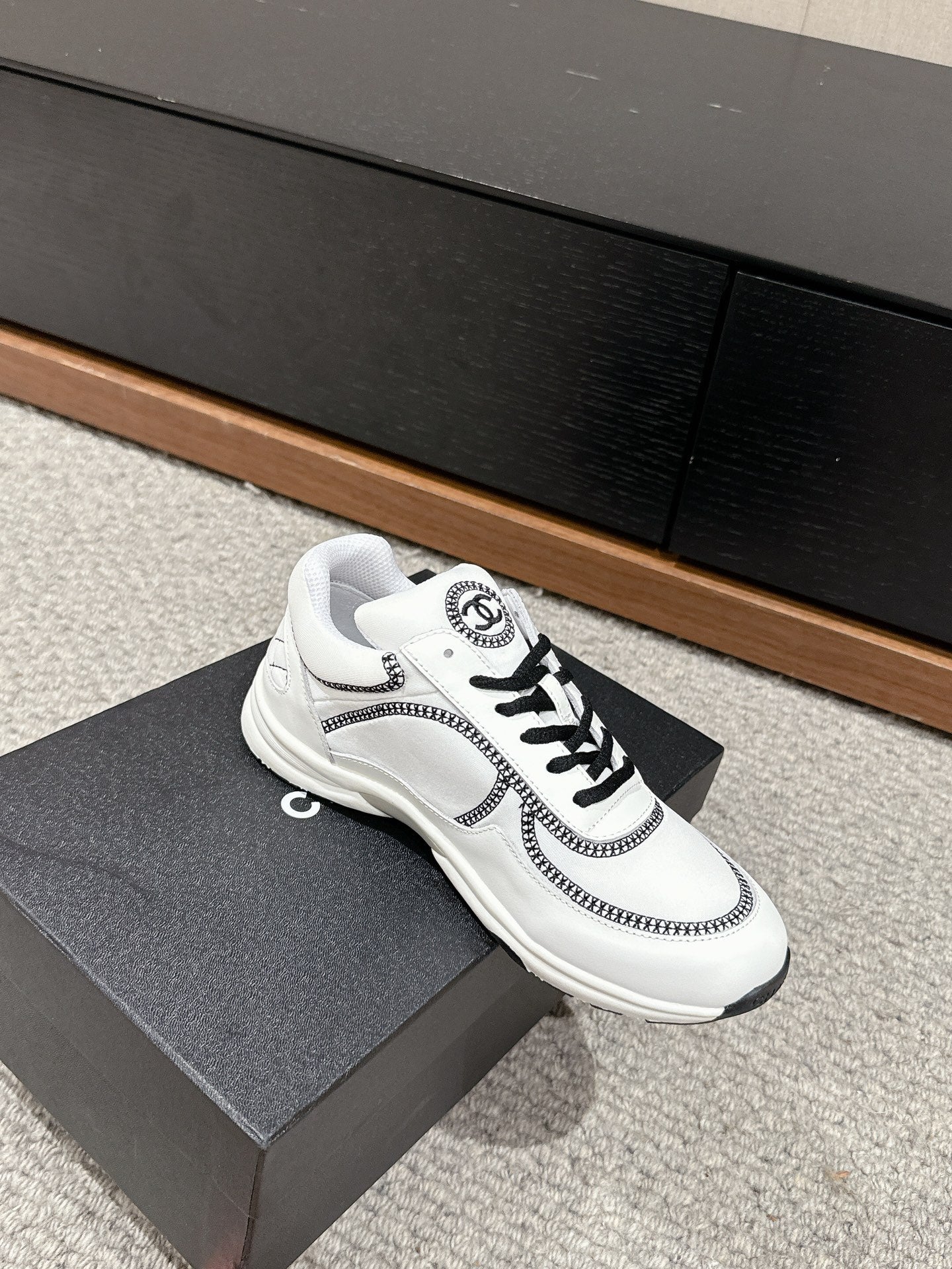 CLASSIC TRAINER IN WHITE MIX BLACK FABRIC