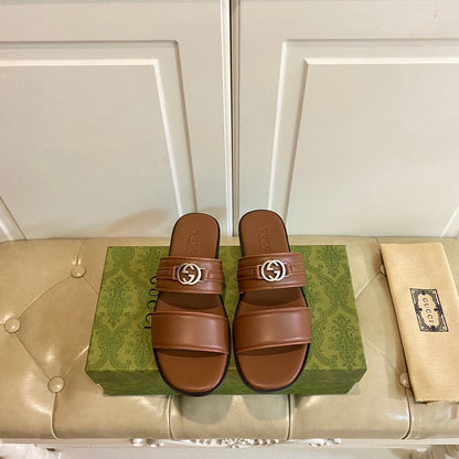GG SANDAL WITH ROUND INTERLOCKING G IN CARAMEL BROWN CALFSKIN