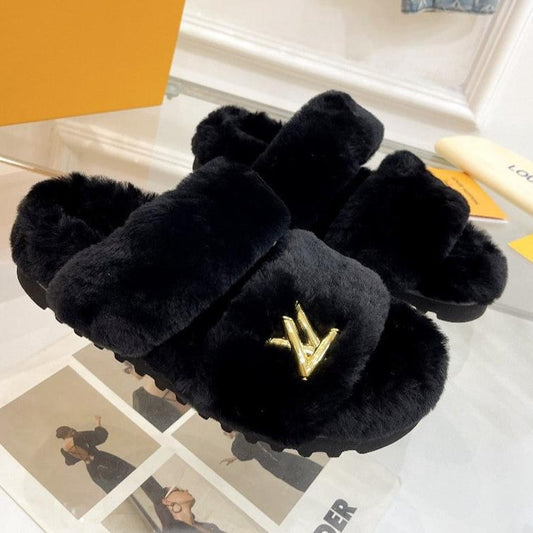 HALF MULE SLIPPERS IN BLACK FLEECE FEATURING METALLIC LOGO