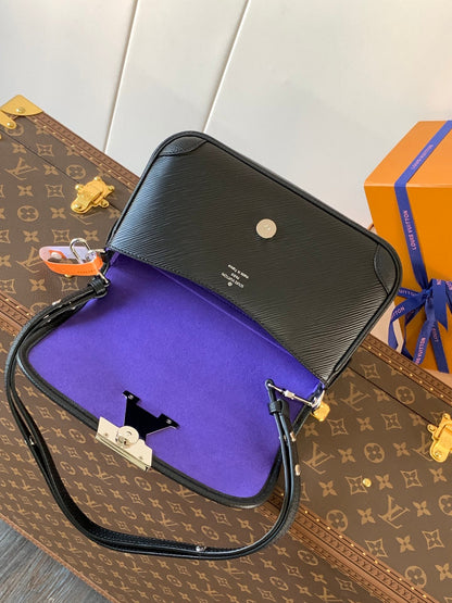 BUCI BAG 24 IN BLACK EPI GRAIN COWHIDE