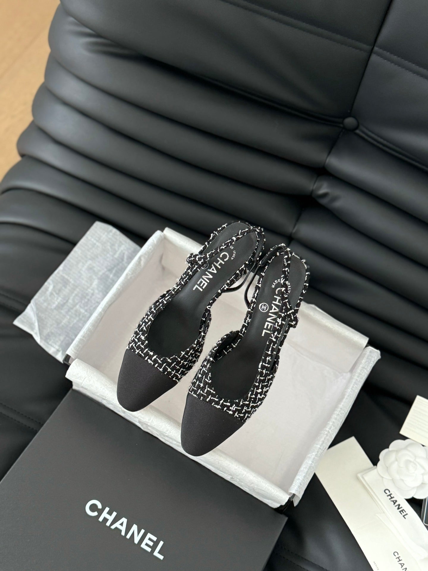 HIGH SLINGBACK IN BLACK MIX WHITE TWEED AND LAMBSKIN