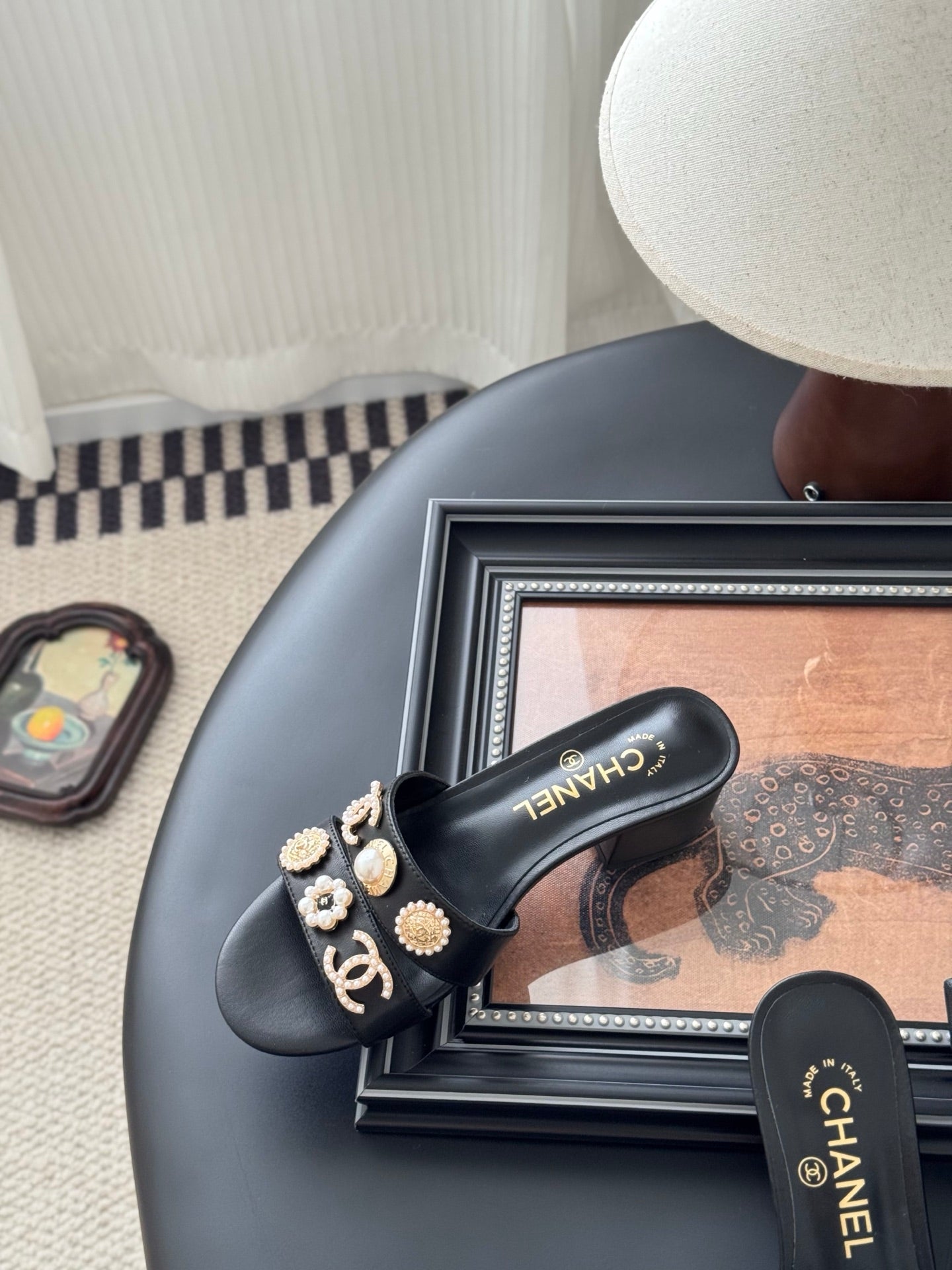 MULE SLIDE SANDALS IN BLACK LAMBSKIN WITH LOGO STICKER DETAIL