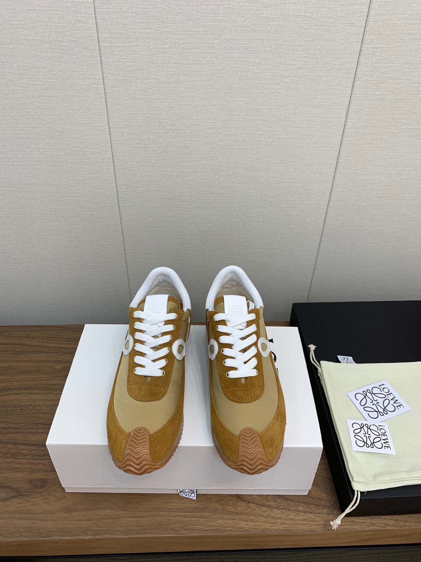 LW FLOW RUNNER SNEAKER GOLDENROD SUEDE