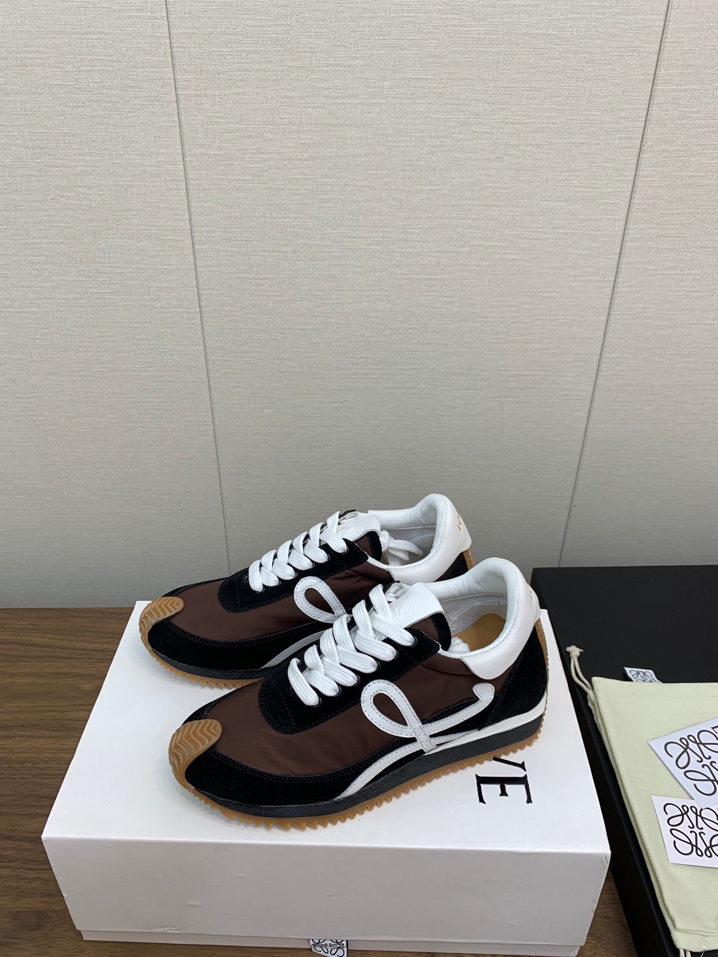 LW FLOW RUNNER SNEAKER BLACK-BROWN SUEDE