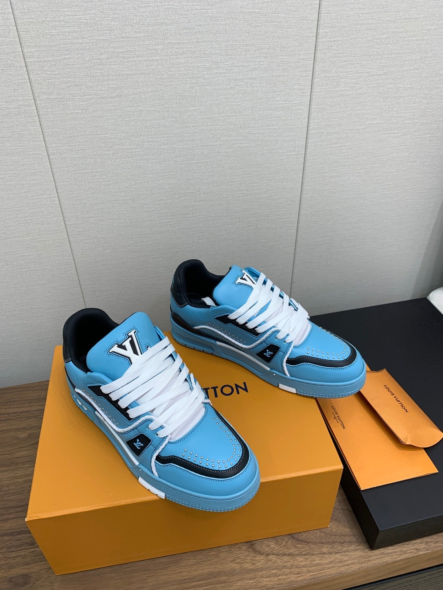 LV WOMEN'S TRAINER IN CERULEAN BLUE CALFSKIN