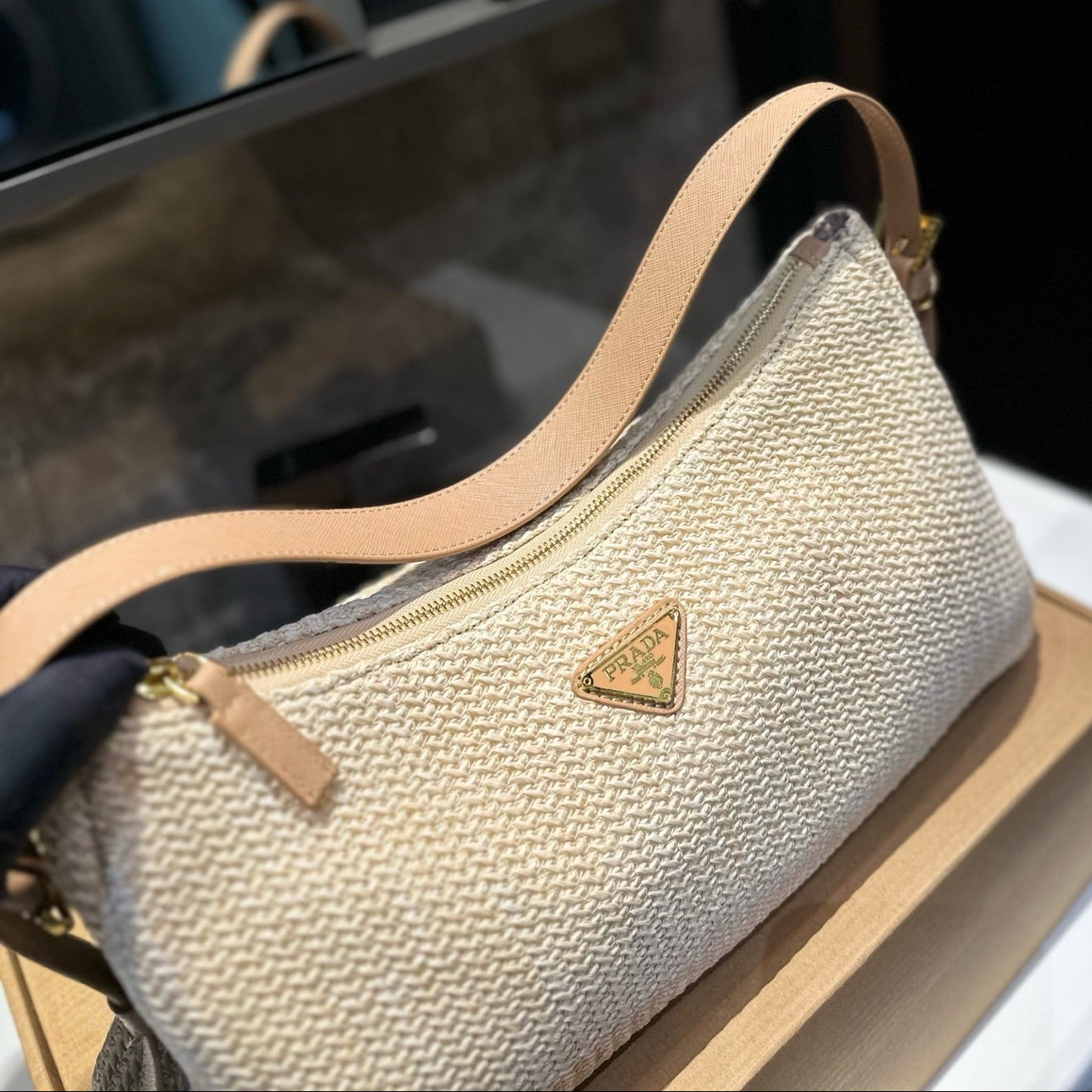 CROCHET SHOULDER BAG 38 IN BEIGE WOVEN RAFFIA