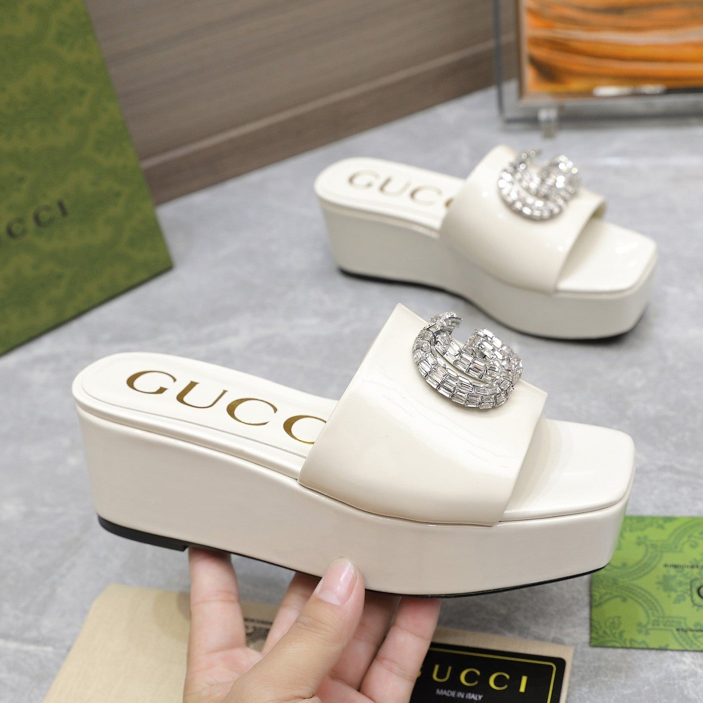 HIGH WEDGE PLATFORM WITH DOUBLE G IN WHITE GLOSSY CALFSKIN