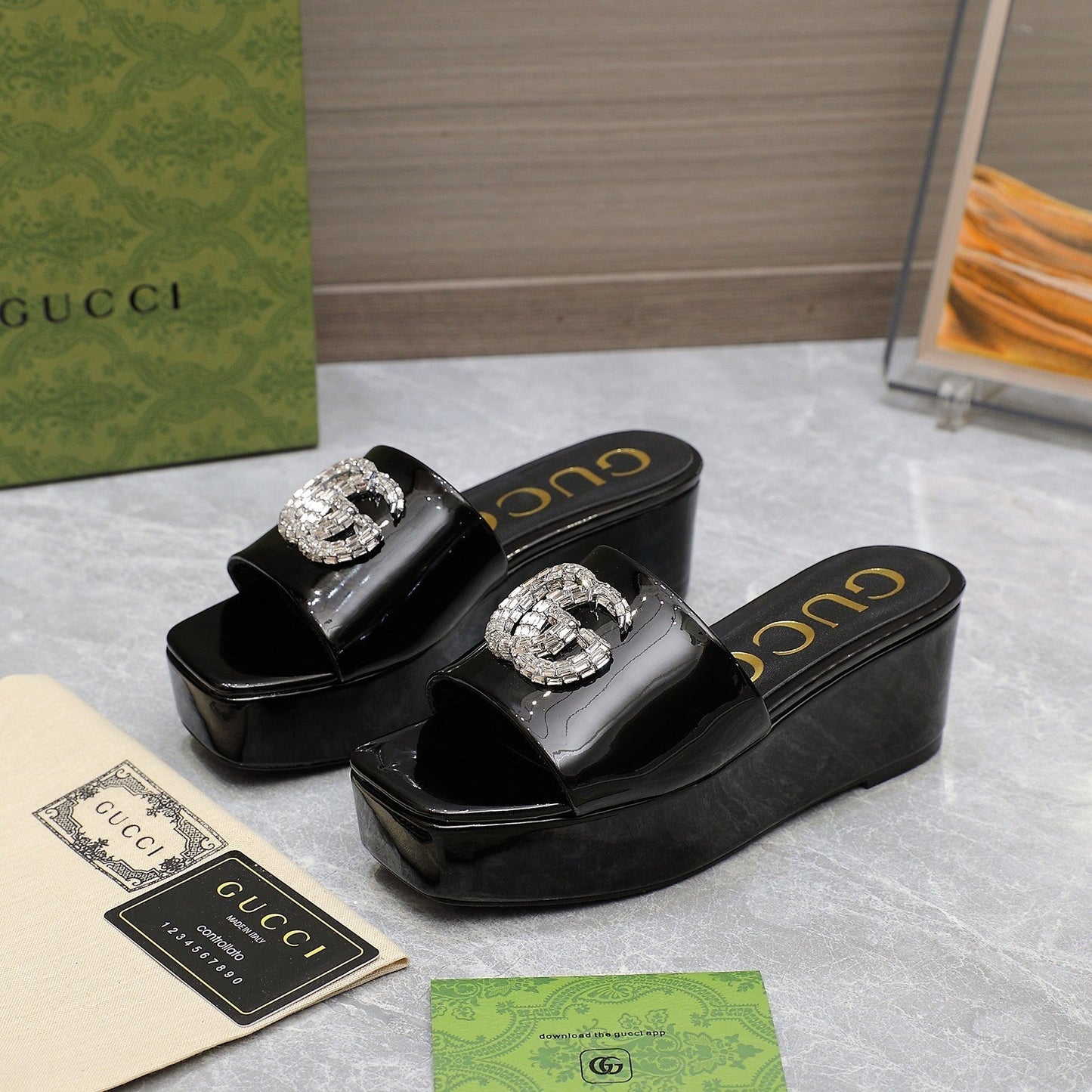 HIGH WEDGE PLATFORM WITH DOUBLE G IN BLACK GLOSSY CALFSKIN