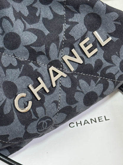 DRAWSTRING FLORAL PRINT SHOULDER BAG 20 IN BLACK MIX GREY DENIM