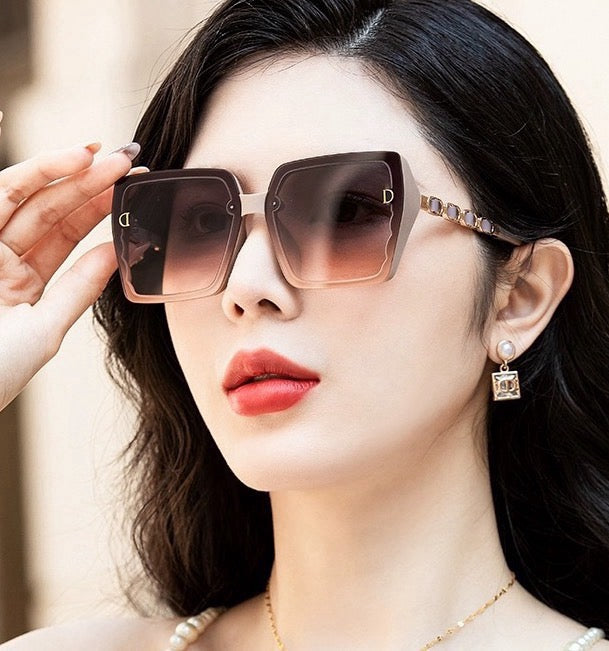 MONTAIGNE SUNGLASS CD5302 IN ACETATE EMBOSSED LOGO