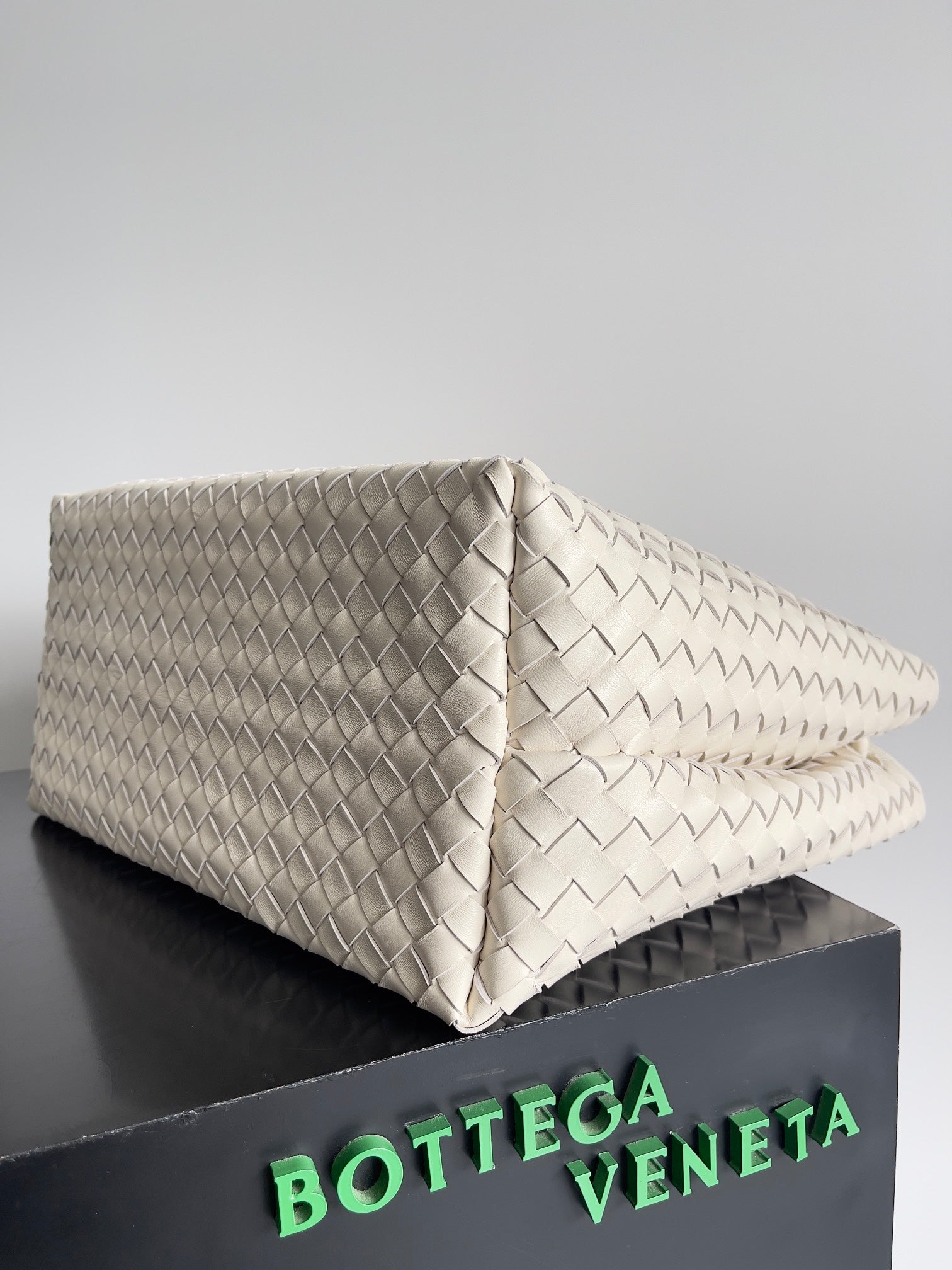 LARGE HANDLE BAG ANDIAMO 45 IN OFF WHITE LAMBSKIN