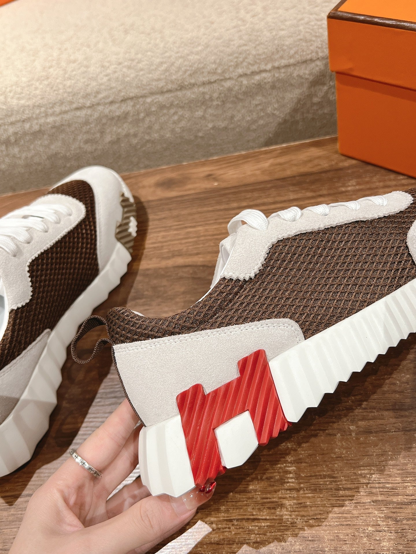 MAINLAND SNEAKER IN PALE GRAY SUEDE AND MOCHA BROWN BREATHABLE MESH FABRIC