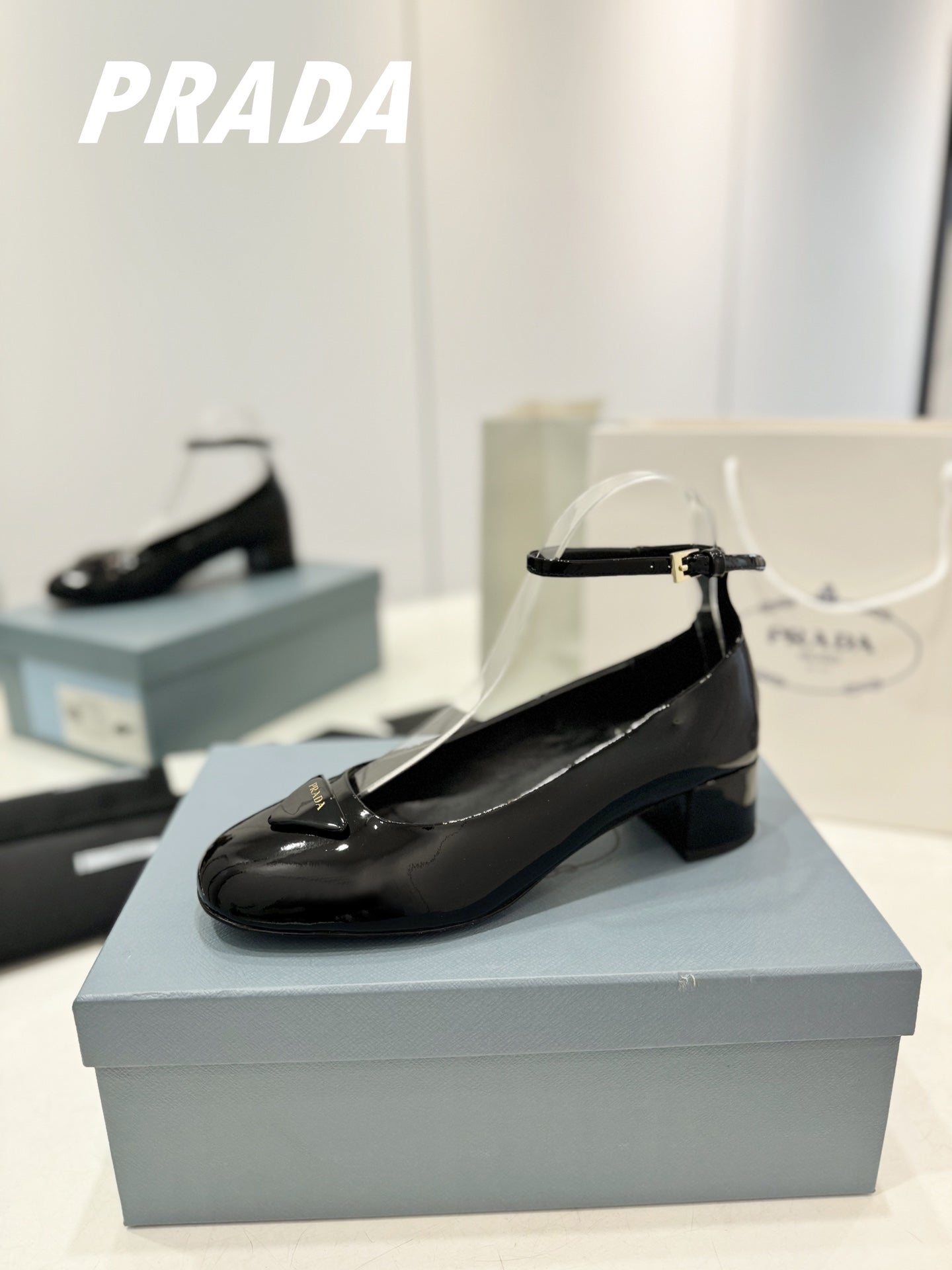 PRA NAPPA MARY JANE PUMPS GLOSSY BLACK LAMBSKIN