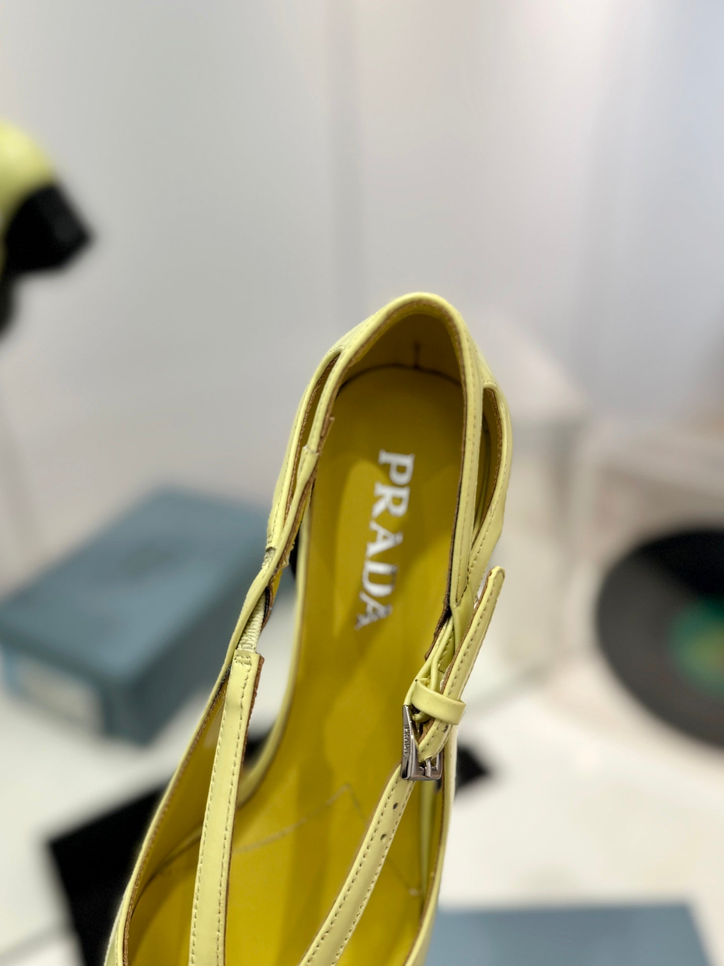 PRA STRAP CUT-OUT PUMPS PASTEL YELLOW CALFSKIN
