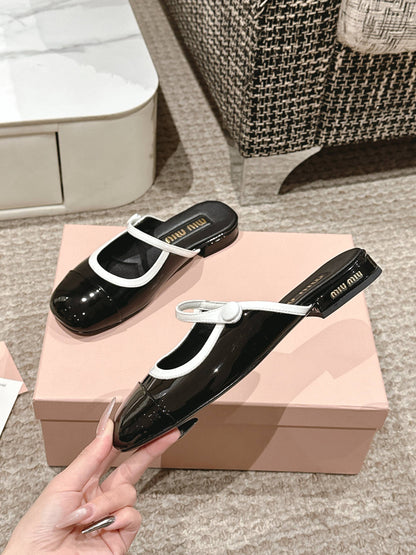 FLAT MULE IN BLACK AND WHITE PATENT CALFSKIN