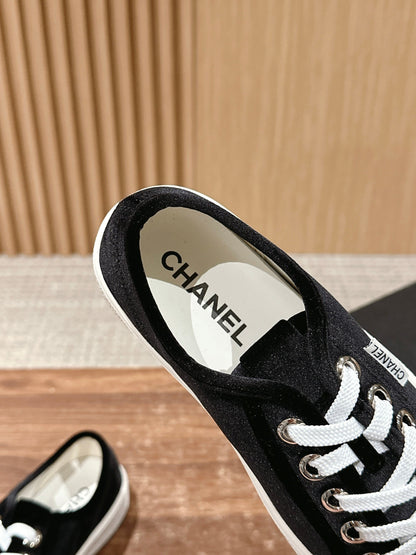 CONVERSE SNEAKER IN BLACK VELVET