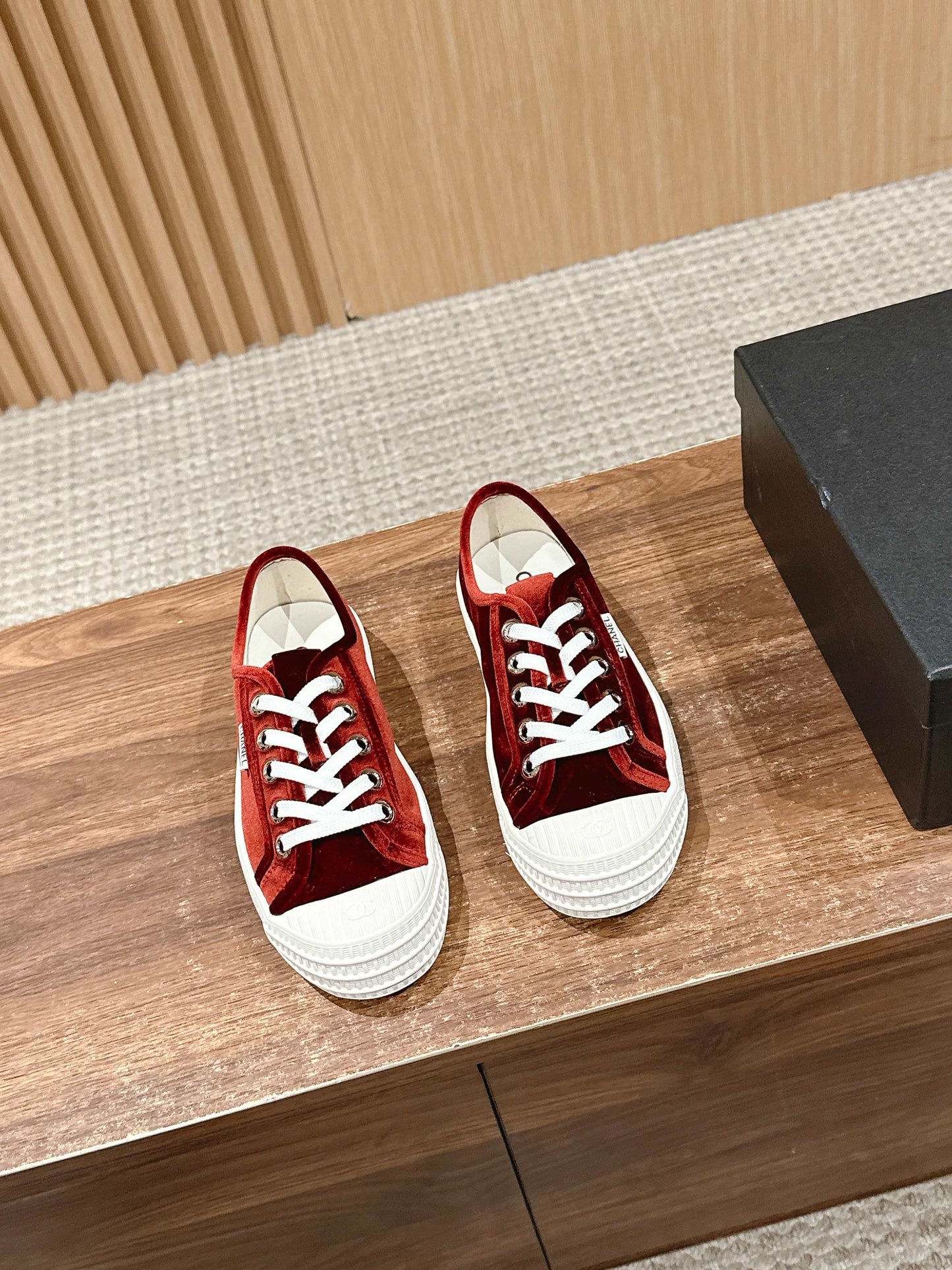 CONVERSE SNEAKER IN LIPSTICK RED VELVET