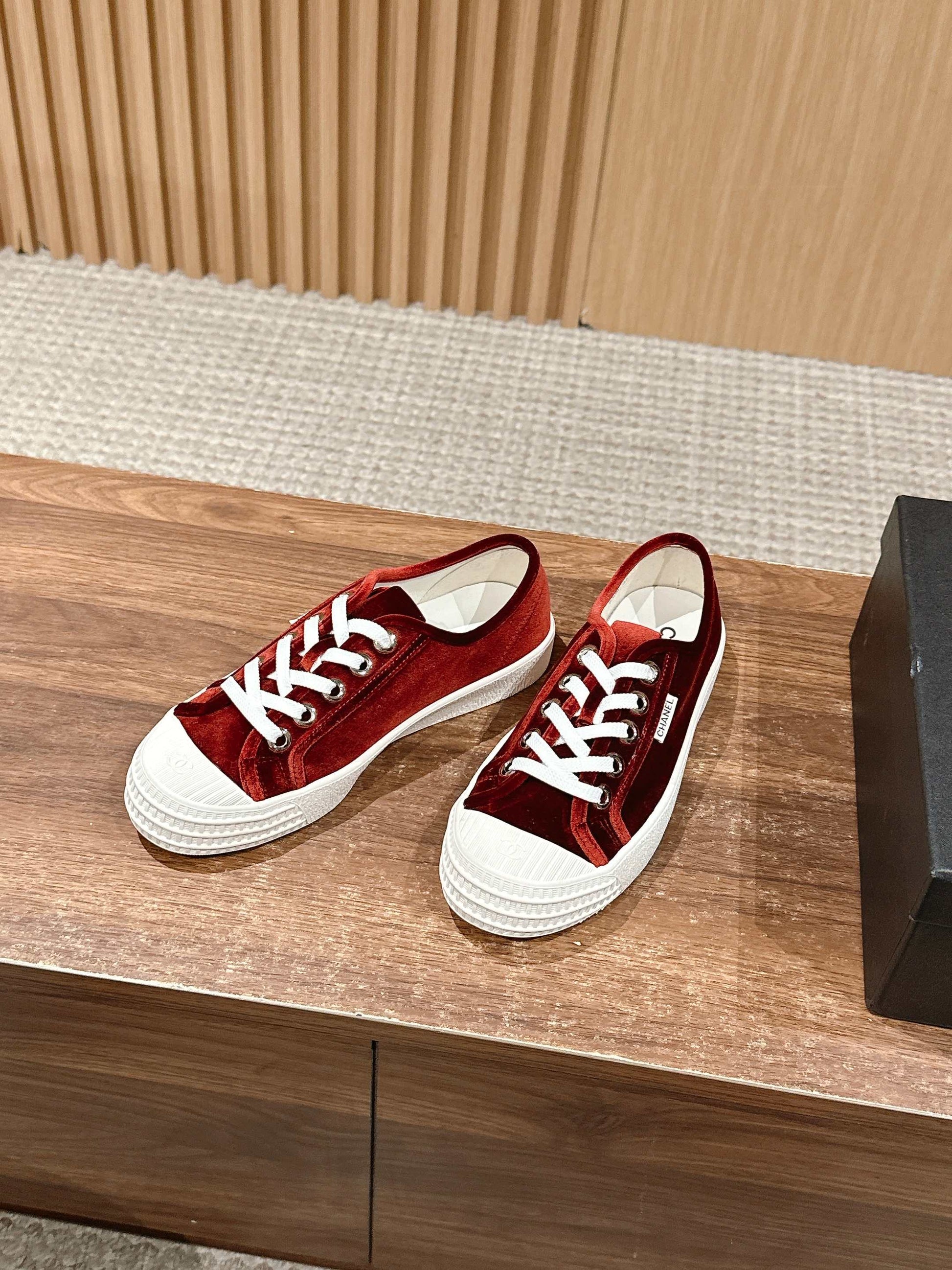 CONVERSE SNEAKER IN LIPSTICK RED VELVET