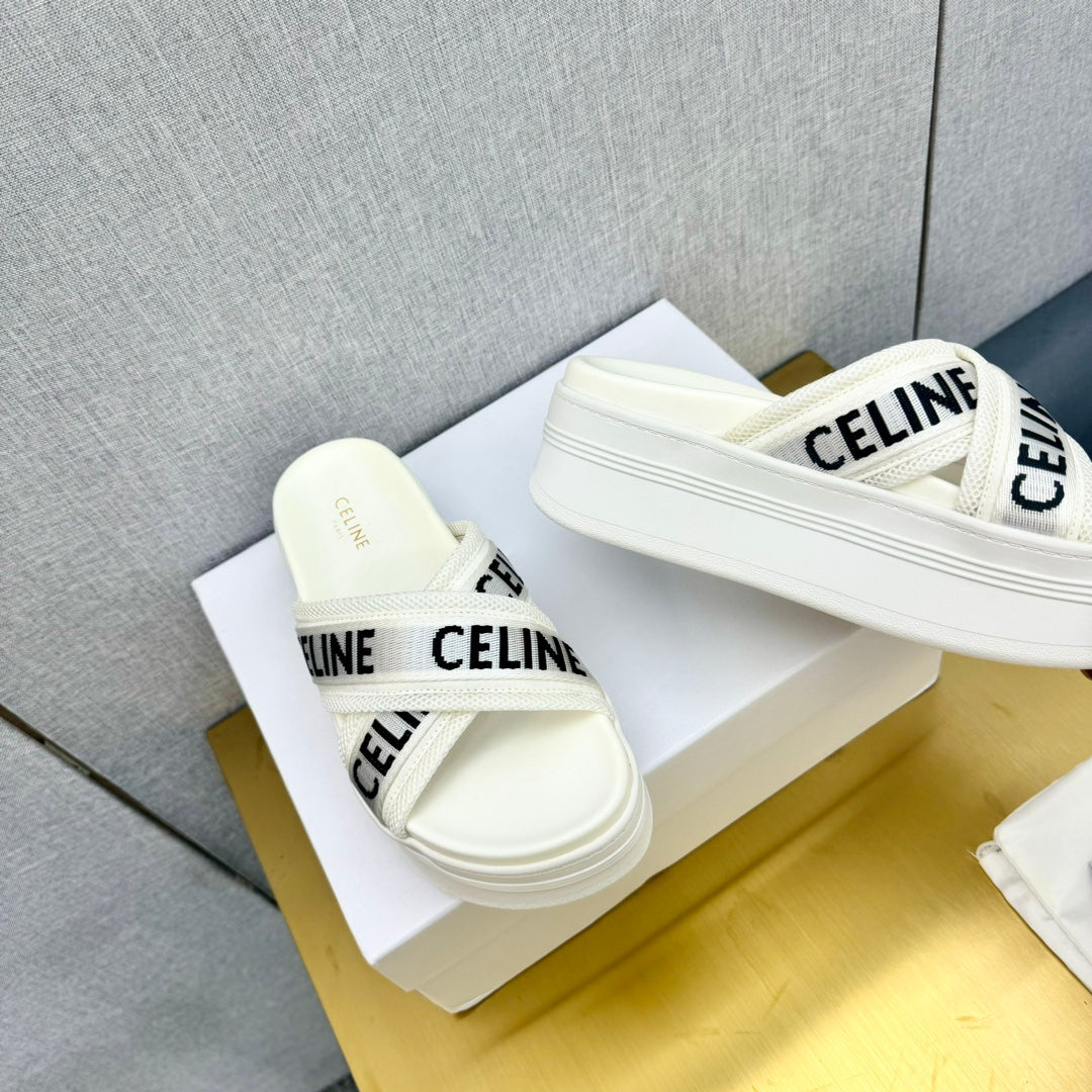 BLOCK SLIDE CROSS-STRAP IN WHITE MESH NYLON AND TEXT WITH JACQUARD