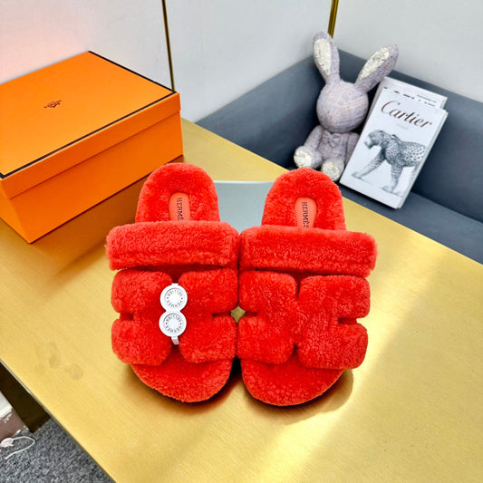 CHYPRE SANDAL IN CANDY RED SHEARLING
