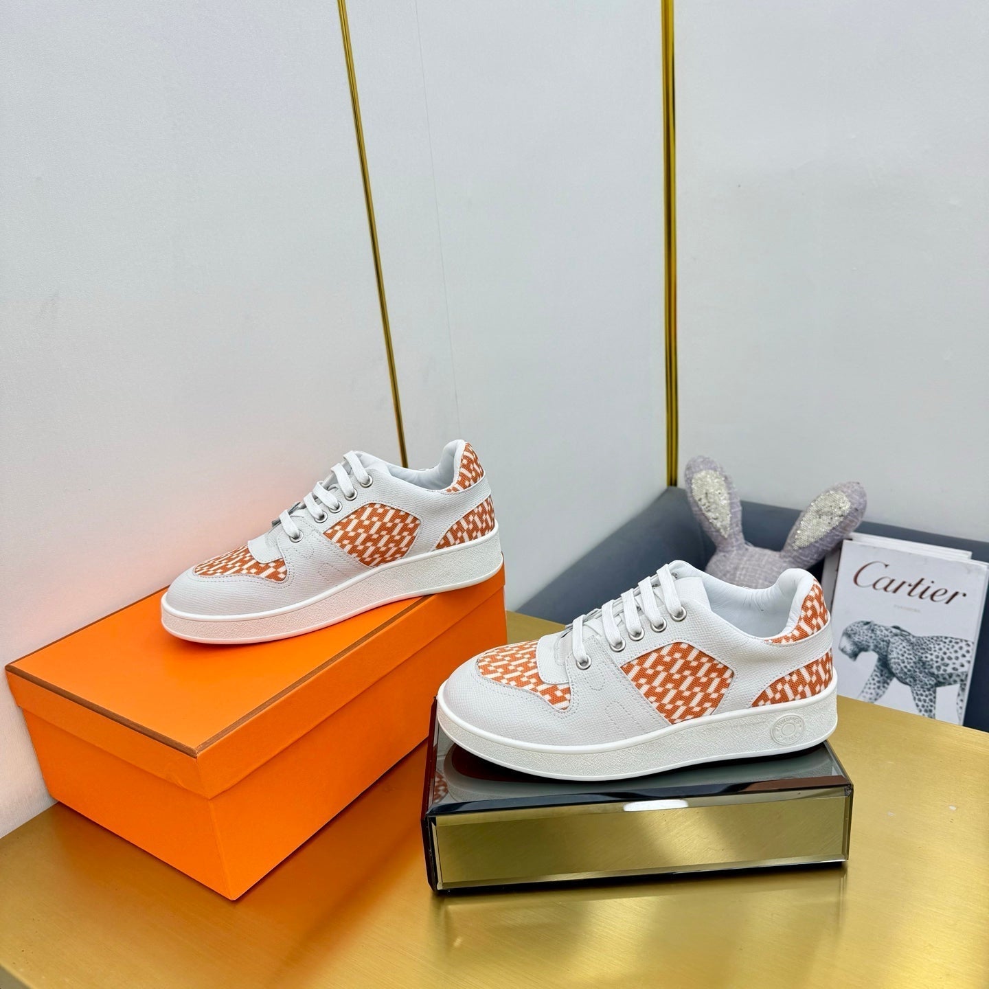 FREE SNEAKER IN WHITE CALFSKIN AND "H EN BIAIS" ORANGE CANVAS