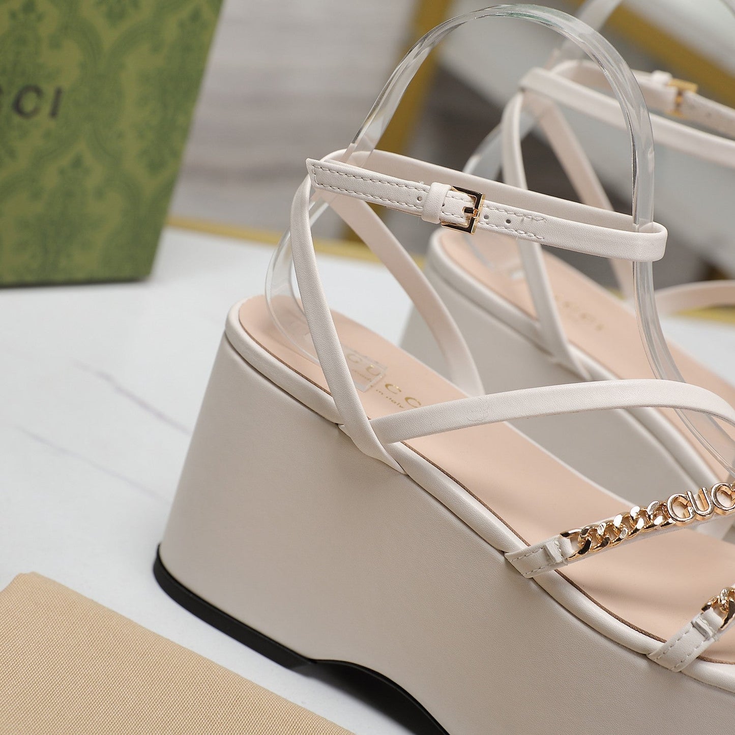 WEDGE PLATFORM IN WHITE SHEEPSKIN