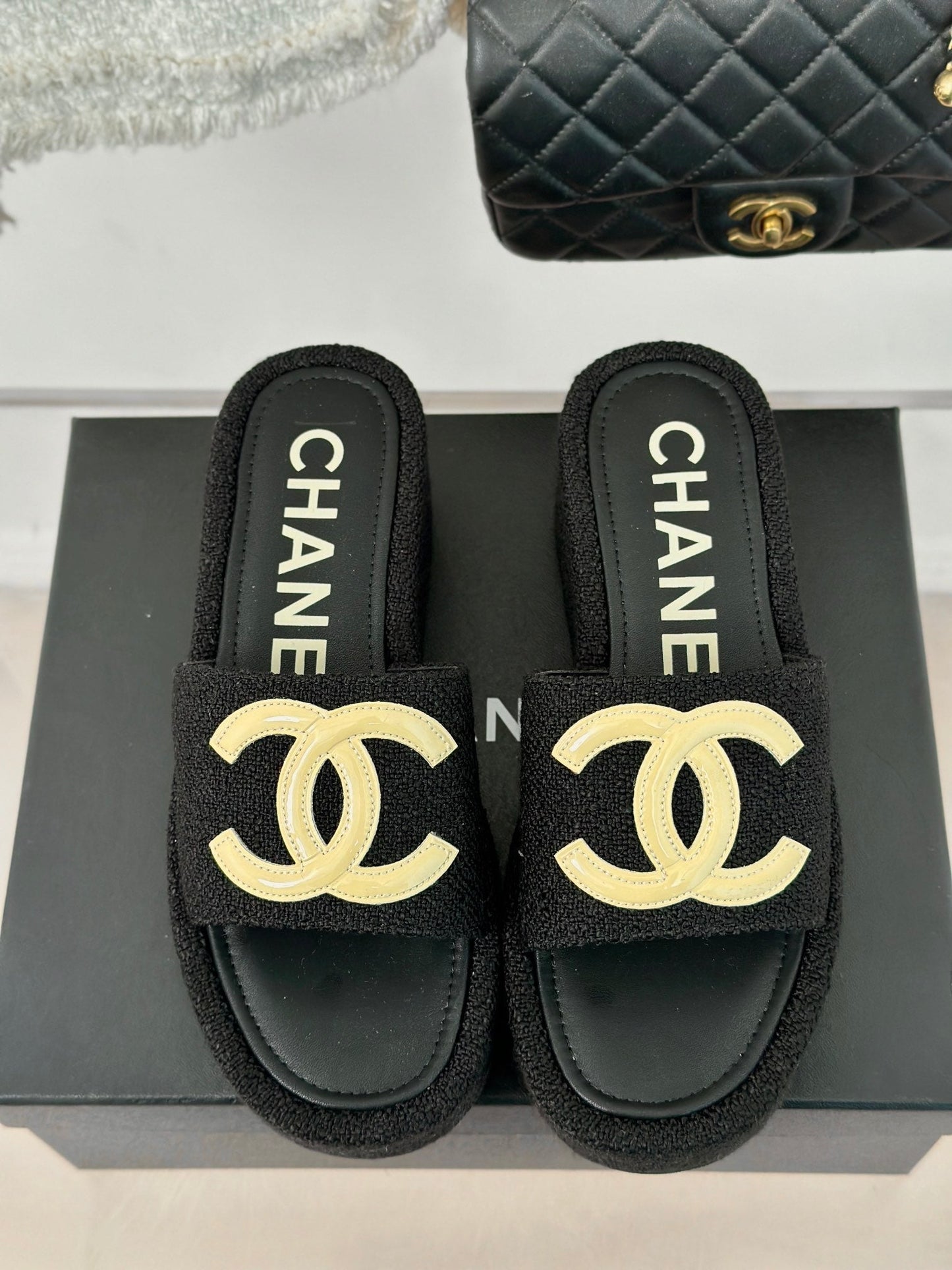 CLASSIC SLIPPERS THICK SOLE IN BLACK TWEED