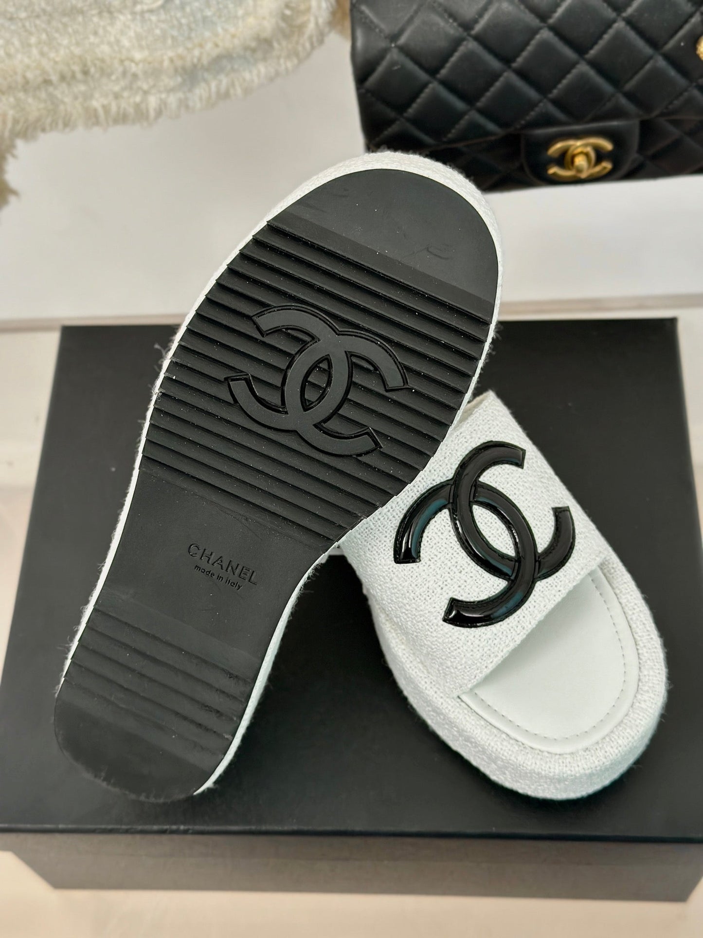 CLASSIC SLIPPERS THICK SOLE IN WHITE TWEED