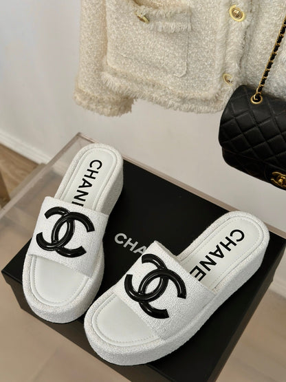 CLASSIC SLIPPERS THICK SOLE IN WHITE TWEED