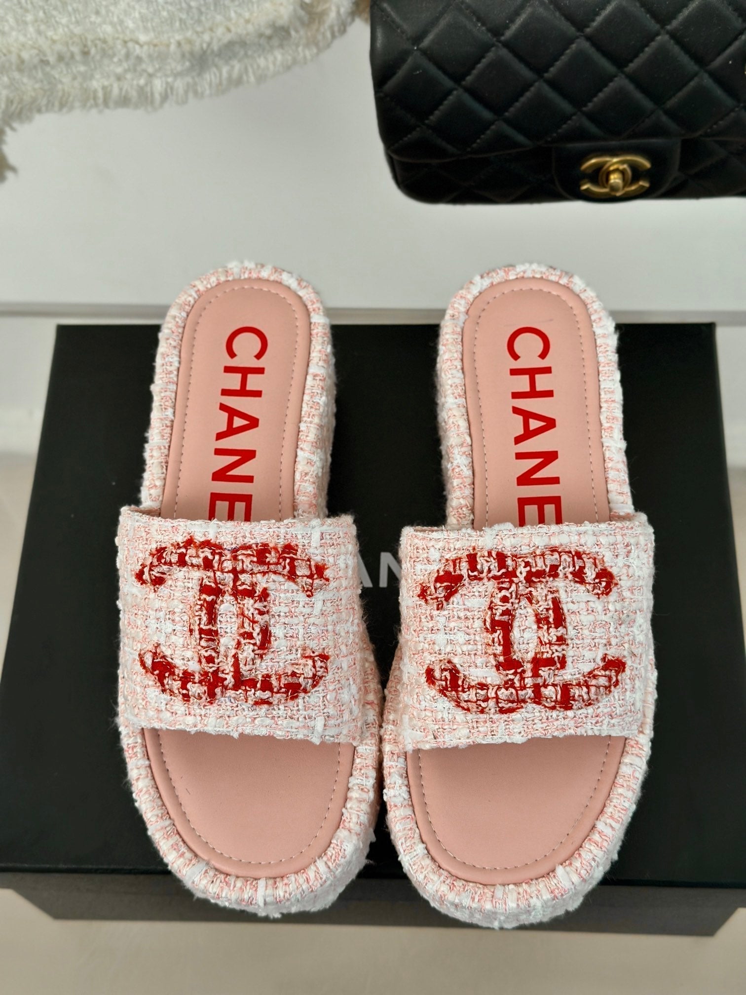 CLASSIC SLIPPERS THICK SOLE IN LIGHT PINK TWEED