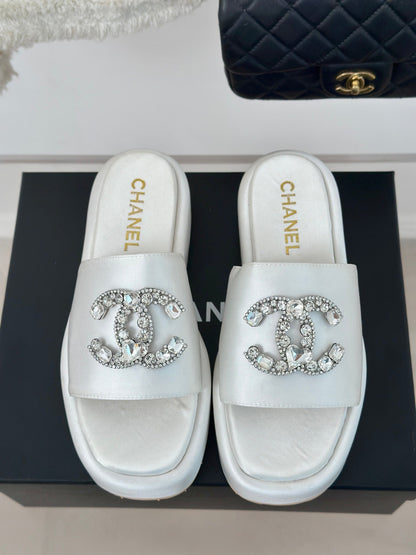 SLIPPERS THICK SOLE IN WHITE SATIN