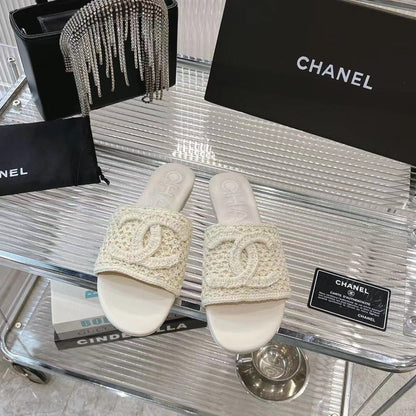 SLIPPERS WHITE SHEEPSKIN