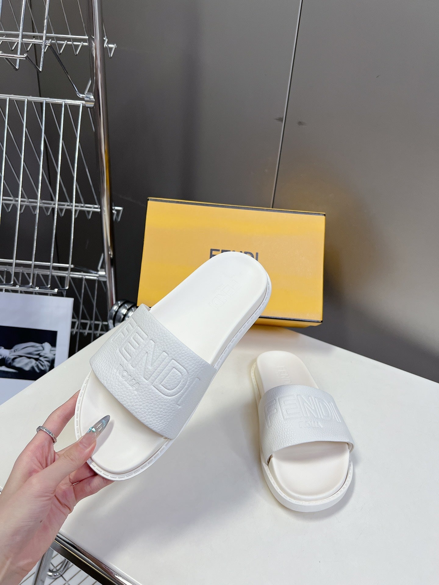 FENDI ROMA SLIDES IN WHITE LAMBSKIN LEATHER