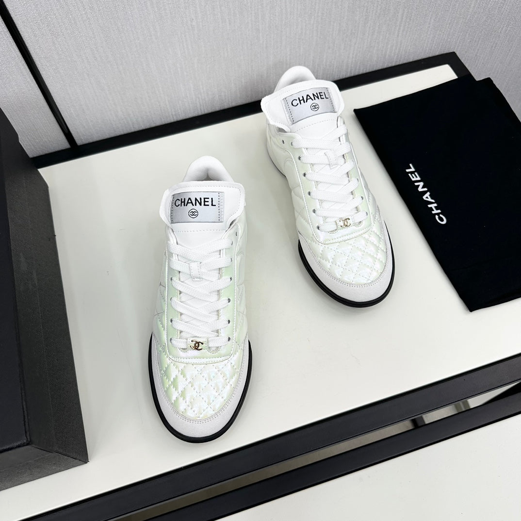 SPORTS SHOES IN GLOSSY WHITE CALFSKIN