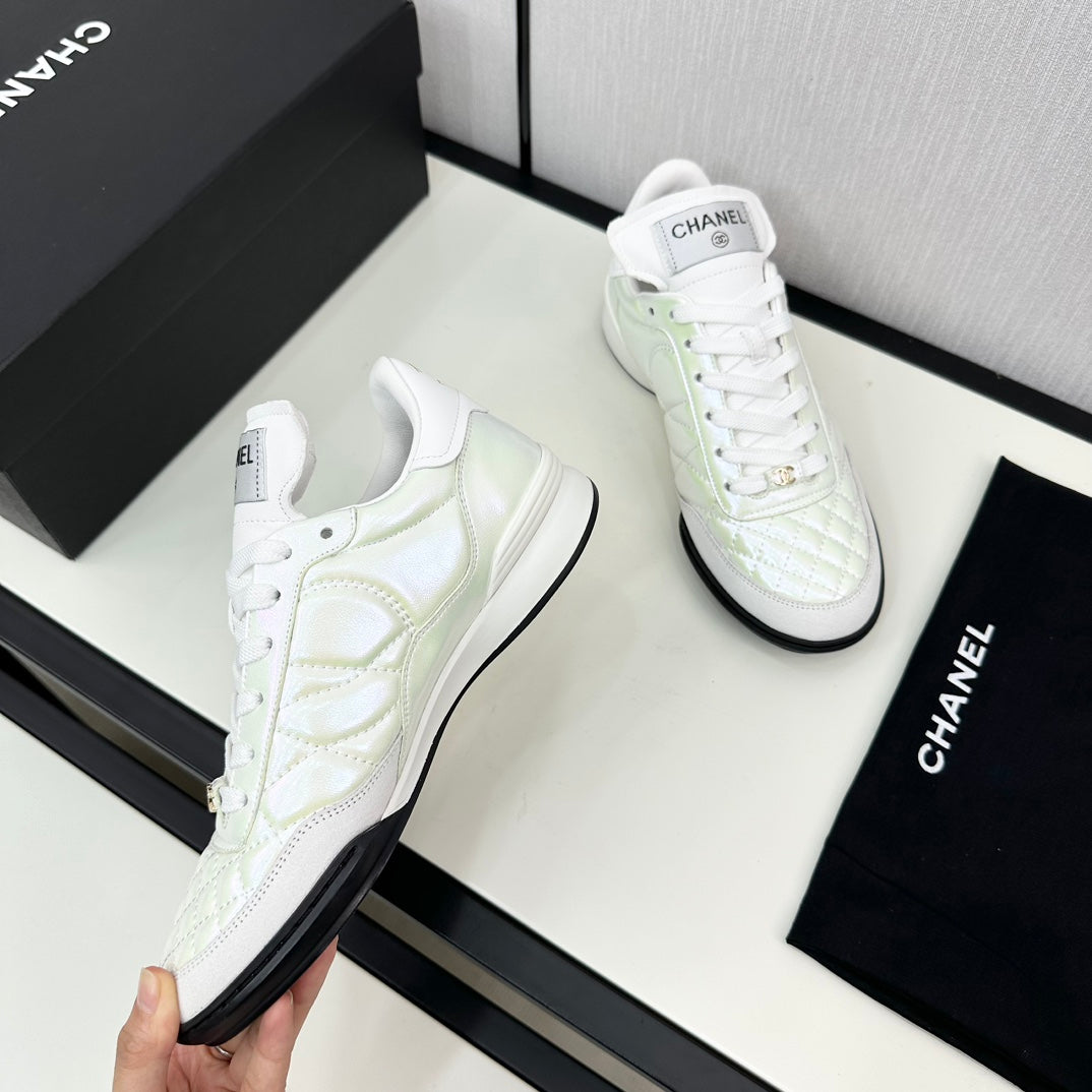 SPORTS SHOES IN GLOSSY WHITE CALFSKIN