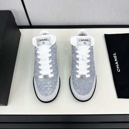 SPORTS SHOES IN GREY FABRIC