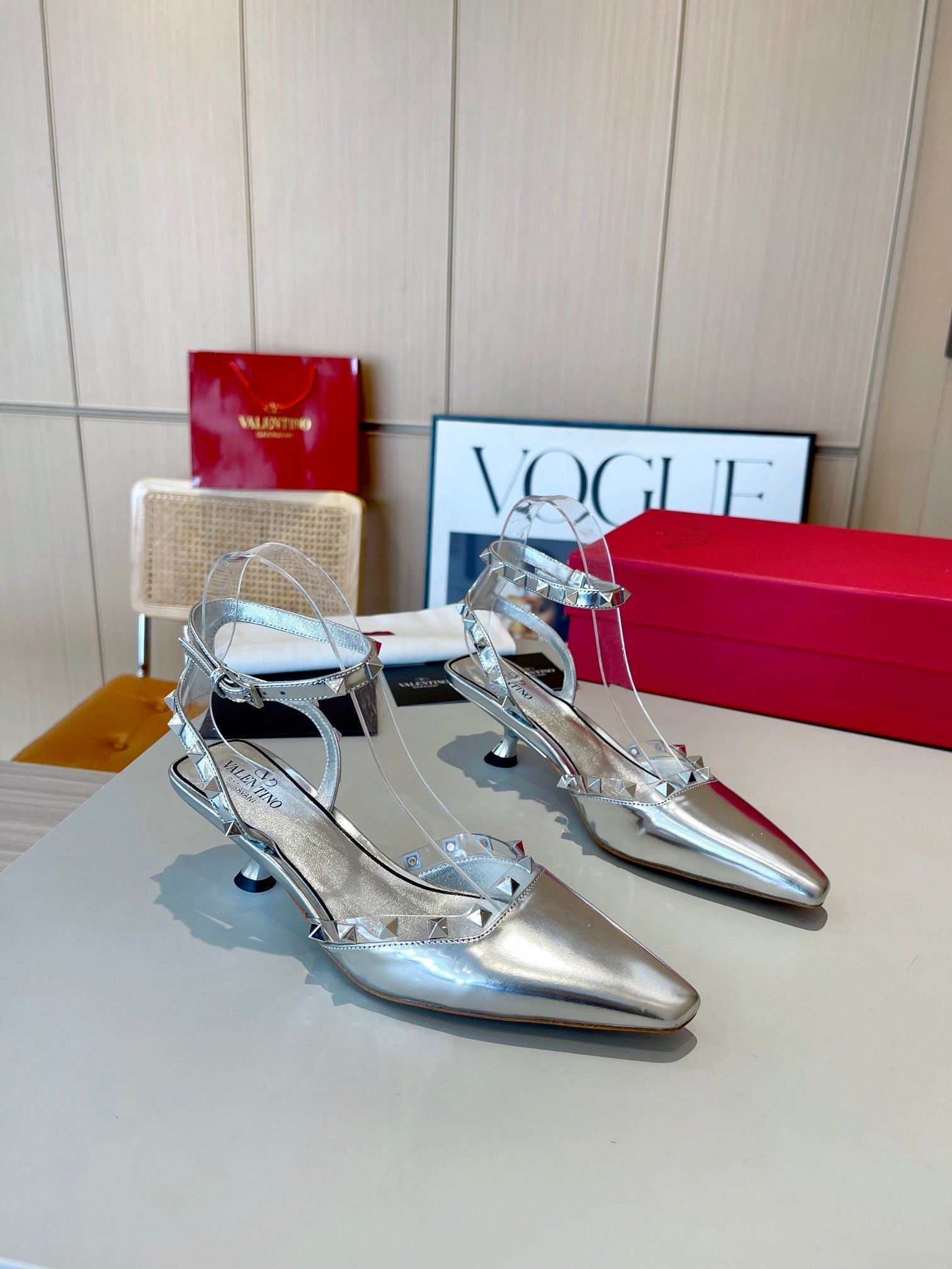 ROCKSTUD CAGED SLINGBACKS 5 CM IN SILVER CALFSKIN