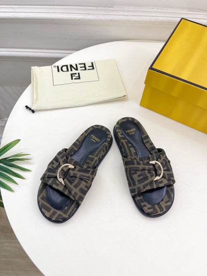 FENDI FLAT SLIPPER IN CEDAR BROWN MIX BLACK MONOGRAM JACQUARD FABRIC WITH GOLD HARDWARE