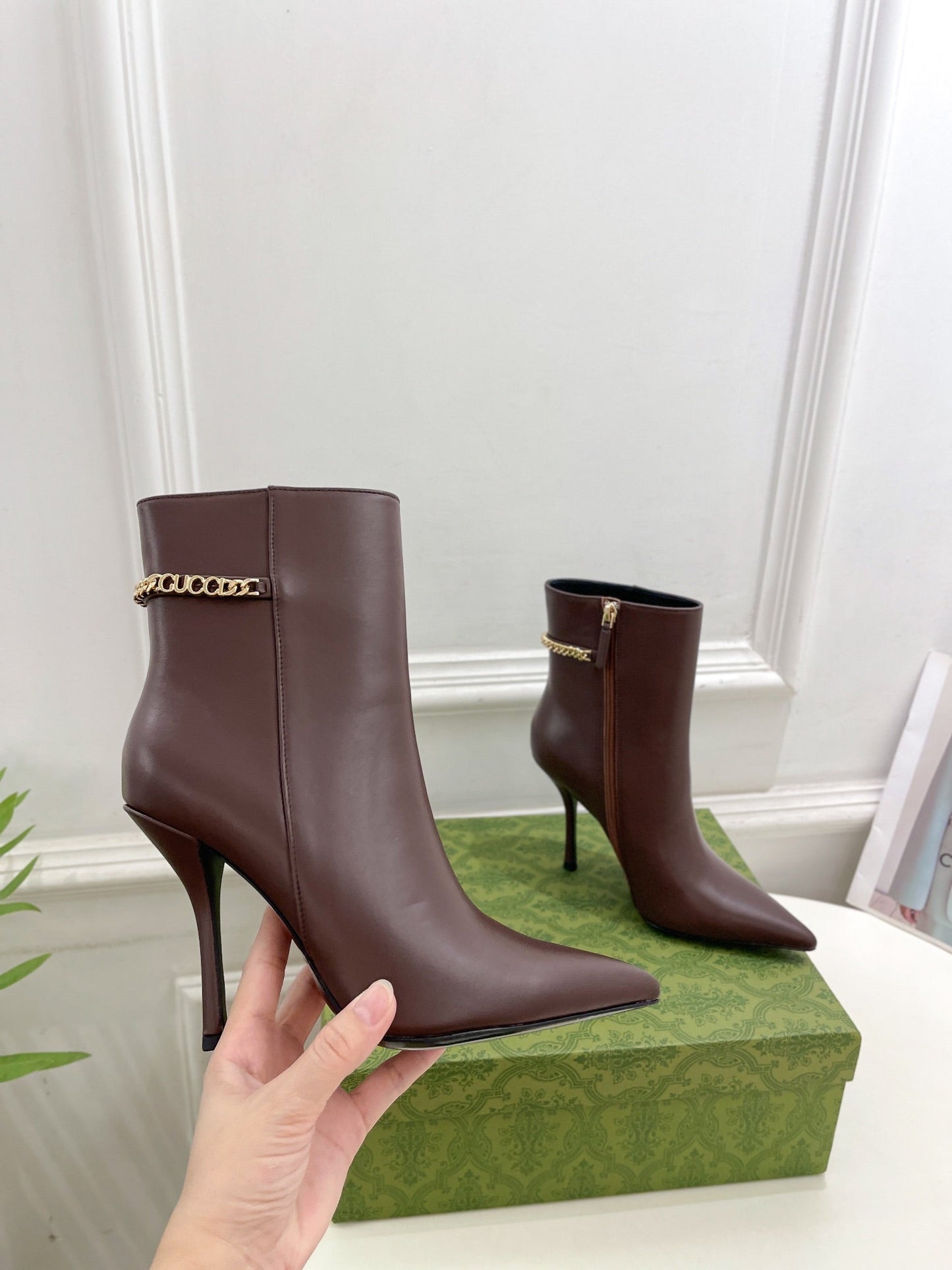 SIGNORIA SHORT BOOTS 10.5CM IN WALNUT BROWN CALFSKIN