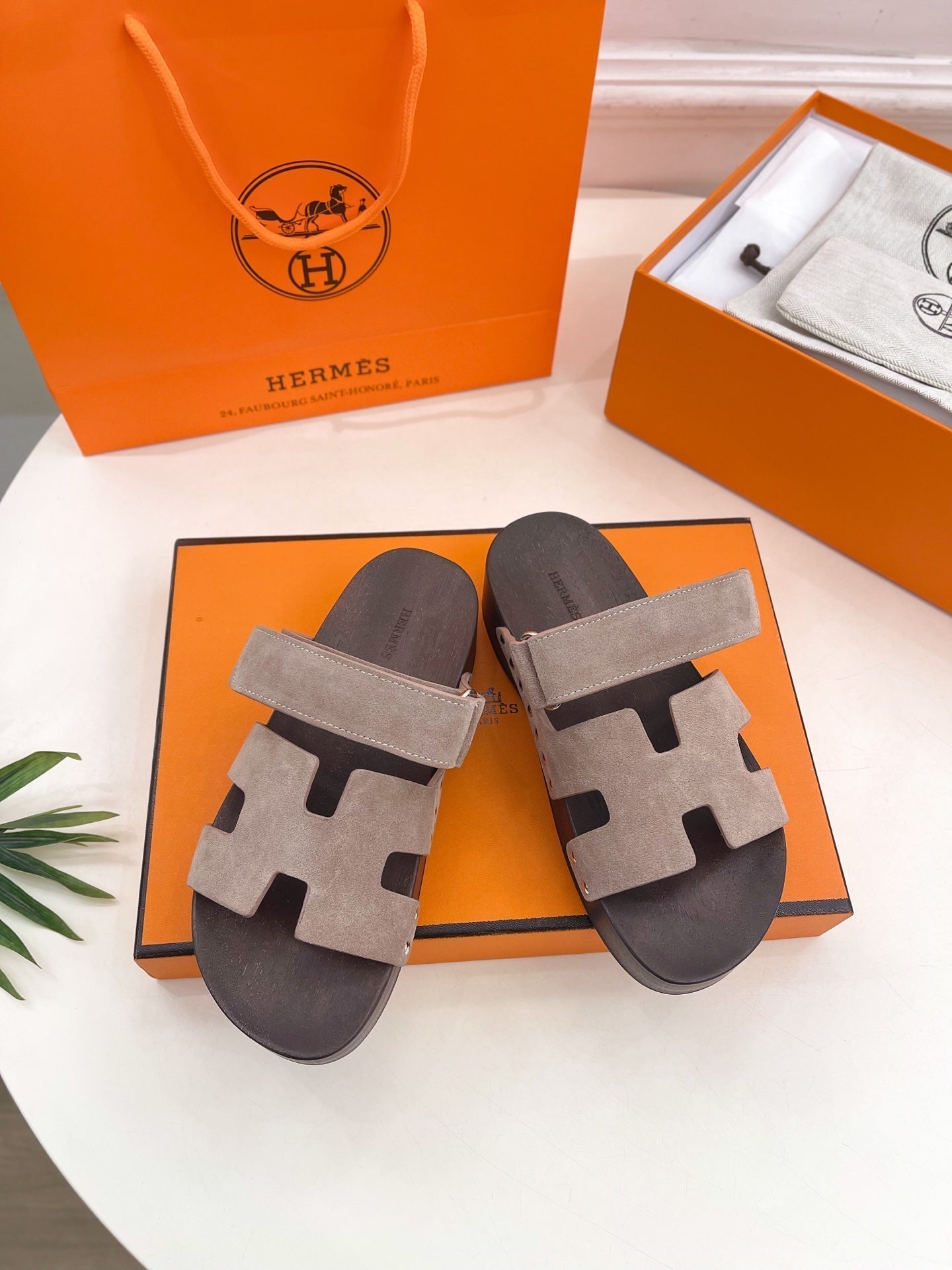 KOS CLOG IN KHAKI BROWN SUEDE